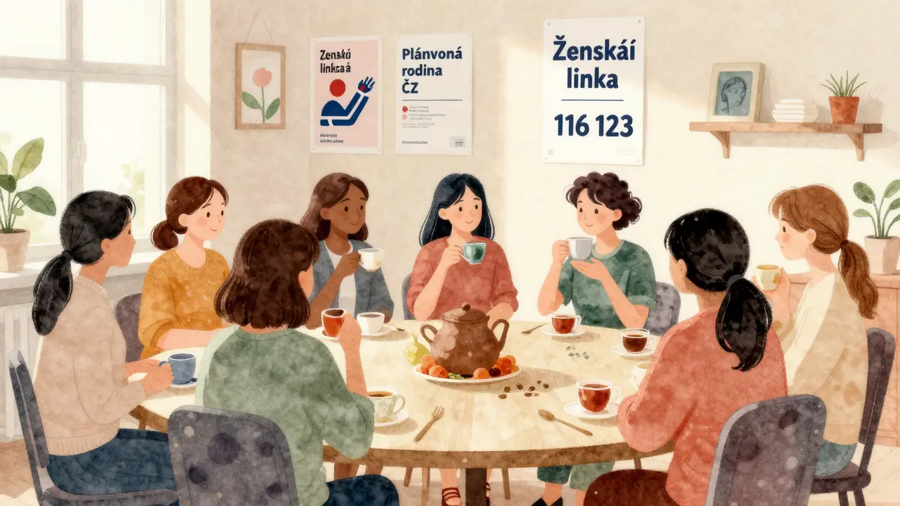 Ženy se sešly v komunitním centru, kde si povídají a pijí čaj — symboly podpory na zdech.